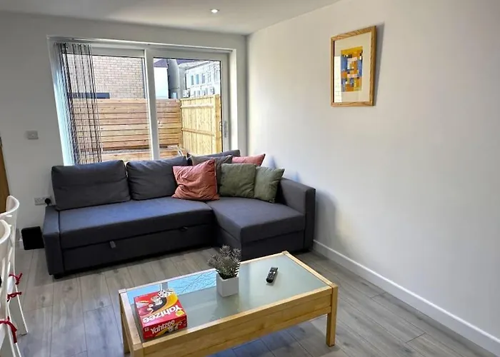 Charming New 2Br Detached House-Central Headington- Wi-Fi, Netflix, Top Location