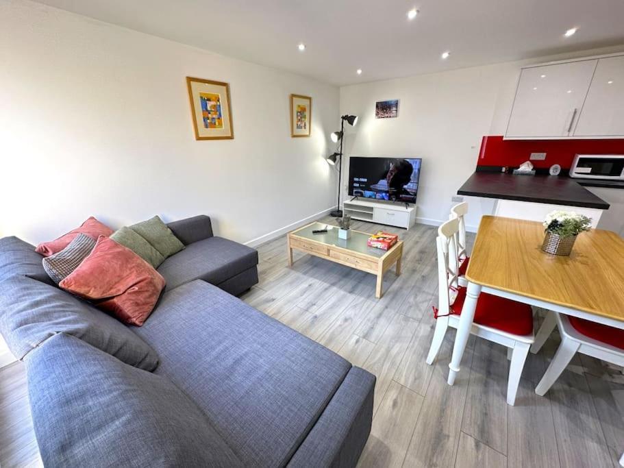 Charming New 2br Detached House-central Headington- Wi-fi, Netflix, Location *